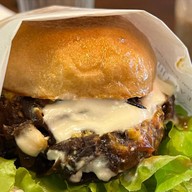 Earth House | Restaurant & Wine Bar กรุงเทพมหานคร