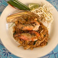ผัดไทยกุ้งสด บ้านใหม่