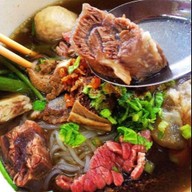 มาลัยก๋วยเตี๋ยวเนื้อตุ๋น เตาถ่าน