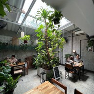Earth House | Restaurant & Wine Bar กรุงเทพมหานคร