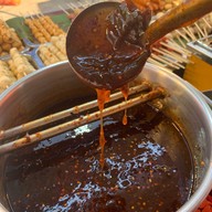 ลูกชิ้นย่าง ขนมเบื้อง ใต้สะพานลอยปากทางวัดไทร ไม้ละ15บาท ทุกอย่าง