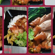 ข้าวขาหมูสีลม กับ กะเพราขาหมูโครตอร่อย ท่าข้าม28