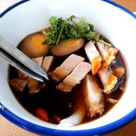 เมนูของร้าน ปัญ หมูกรอบ หมูแดง กาญจนบุรี