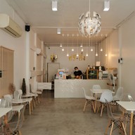 หน้าร้าน ศรี-ตึ๋ง | (Sri-Tung) 2 ตลาดโต้รุ่ง