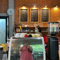 at home cafe& restaurant สารภี