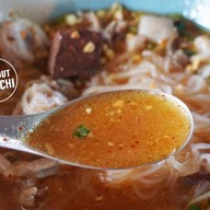 เมนูของร้าน ก๋วยเตี๋ยวเรือตาเท้ง วัดบางคล้า