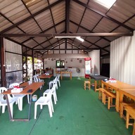 บรรยากาศ ปัญ หมูกรอบ หมูแดง กาญจนบุรี