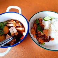 เมนูของร้าน ปัญ หมูกรอบ หมูแดง กาญจนบุรี