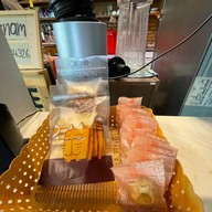 at home cafe& restaurant สารภี