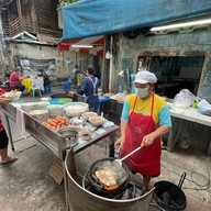 ก๋วยเตี๋ยวคั่วไก่ โรงพยาบาลกลาง