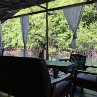 Gumm Lonely Club Rooms & Cafe