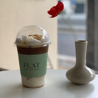 เมนูของร้าน Flat cafe and space Thaphra