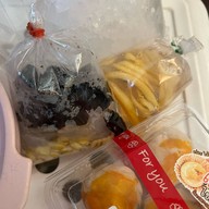 เมนูของร้าน ร้านขนมส้มจ๋า ขนมหวานเจริญกรุง ลอดช่องวัดเจษ เฉาก๊วย ขนมเปี๊ยะถั่วไข่เค็ม ตลาดเสรี2