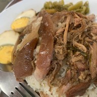 เจ๊หลี เกาเหลาเลือดหมู ข้าวขาหมู