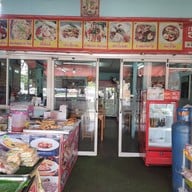 หน้าร้าน ไทเฮาเย็นตาโฟ สูตรเด็ดไม่ต้องปรุง หมูแดง หมูกรอบ สุกี้ หอยทอด ตามสั่ง กาญจนาภิเษก