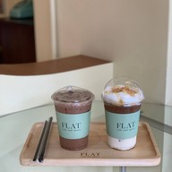 เมนูของร้าน Flat cafe and space Thaphra