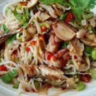 ยำขนมจีน