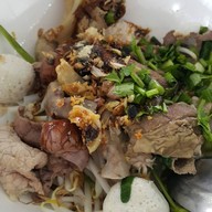 เมนูของร้าน นายอ้วน ก๋วยเตี๋ยวเนื้อ/หมู