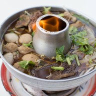 ก๋วยเตี๋ยวเนื้อนายหมี สาขานวลจันทร์ นวลจันทร์