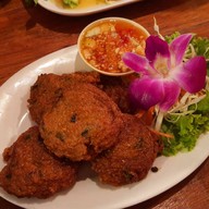 ชานชาลา พญาไท ร้านนั่งดื่มชิลล์ อาหารอร่อย ดนตรีสดไพเราะ