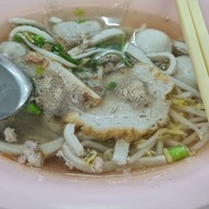 เมนูของร้าน รสหนึ่ง ก๋วยเตี๋ยวเสวยลูกชิ้นปลาเชียงใหม่ เชียงใหม่