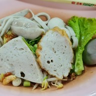 เมนูของร้าน รสหนึ่ง ก๋วยเตี๋ยวเสวยลูกชิ้นปลาเชียงใหม่ เชียงใหม่