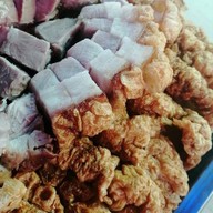 หมูกรอบ นายเอก