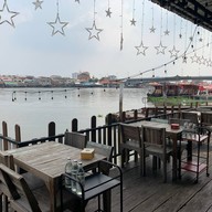 บ้านสวนน้ำฟ้า -