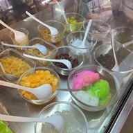 เมนูของร้าน ร้านขนมส้มจ๋า ขนมหวานเจริญกรุง ลอดช่องวัดเจษ เฉาก๊วย ขนมเปี๊ยะถั่วไข่เค็ม ตลาดเสรี2