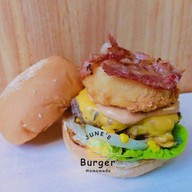 June's Burger  Homemade