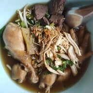 ก๋วยเตี๋ยวลูกชิ้นวังชะโอน by สี่แคว สาขารัชดา 36
