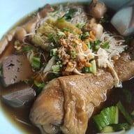 ก๋วยเตี๋ยวลูกชิ้นวังชะโอน by สี่แคว สาขารัชดา 36