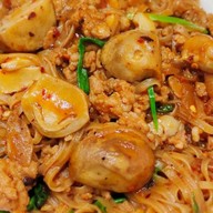 ลองไหมส้มตำ ผัดหมี่โคราช ตลาดพลู