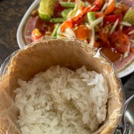 ร้านไก่ย่างแปดริ้ว (ข้างบิ๊กซีร้อยเอ็ด)