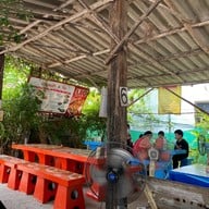 ร้านไก่ย่างแปดริ้ว (ข้างบิ๊กซีร้อยเอ็ด)