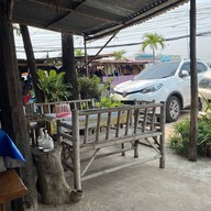 ร้านไก่ย่างแปดริ้ว (ข้างบิ๊กซีร้อยเอ็ด)