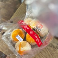 เมนูของร้าน ร้านขนมส้มจ๋า ขนมหวานเจริญกรุง ลอดช่องวัดเจษ เฉาก๊วย ขนมเปี๊ยะถั่วไข่เค็ม ตลาดเสรี2