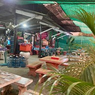 ร้านข้าวเจ๊ฝน ราชรถ