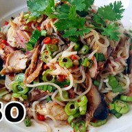 ครัวตุ๊กติ๊ก สุกี้ราดหน้า&เครื่องดื่ม เลี่ยงเมืองเต็งหนาม