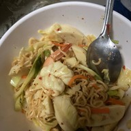 เมนูของร้าน ลูกหมูอ้วนยำแซ่บ พิศาลโครงการ 5 ซอย 3