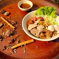 ร้าน บ่ะ-หมี่แค้นคอ (เส้นคลุกแห้ง)