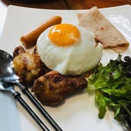 เมนูของร้าน Sriracha Coffee And More