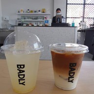 BADLY COFFEE สะพานเจษฎาบดินทร์