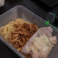 เมนูของร้าน ล้านกะเพรา BY JJ  Mingle market TU