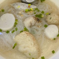 เมนูของร้าน ลูกชิ้นปลาแหลมสิงห์