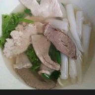 ต้มเลือดหมู ก๋วยเตี้ยวต้มยำโบราณใส่ตำลึง (เฮียตงทำเอง) ตรงข้าม ธ.ออมสินสะพานควาย