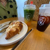 เมนูของร้าน Comethru Specialty Coffee  -