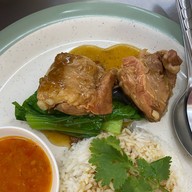 ก๋วยเตี๋ยว ต้มเลือดหมูนายใช้ ( เจ้าเก่าลาดพร้าว71 ) แจ้งวัฒนะ