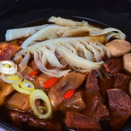 ร้านเนื้อตุ๋นกิวโร่