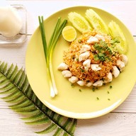 เมนูของร้าน ข้าวผัดปูเมืองทอง 1 ต้นตำรับ โดยคุณ พิมพร ปั๊มน้ำมัน ปตท.รามอินทรา กม.3